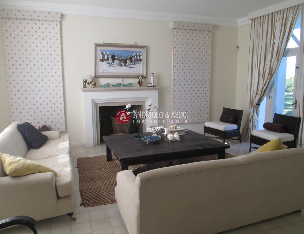 Casa ID.6742 - Hermosa casa a la venta ,amplia,comoda,cerca de todo.
