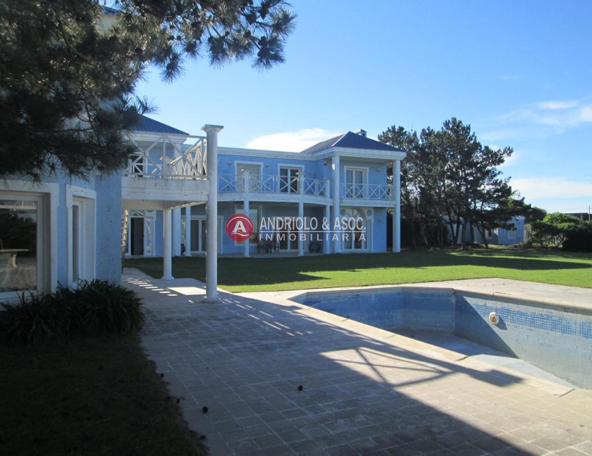 Casa ID.6742 - Hermosa casa a la venta ,amplia,comoda,cerca de todo.