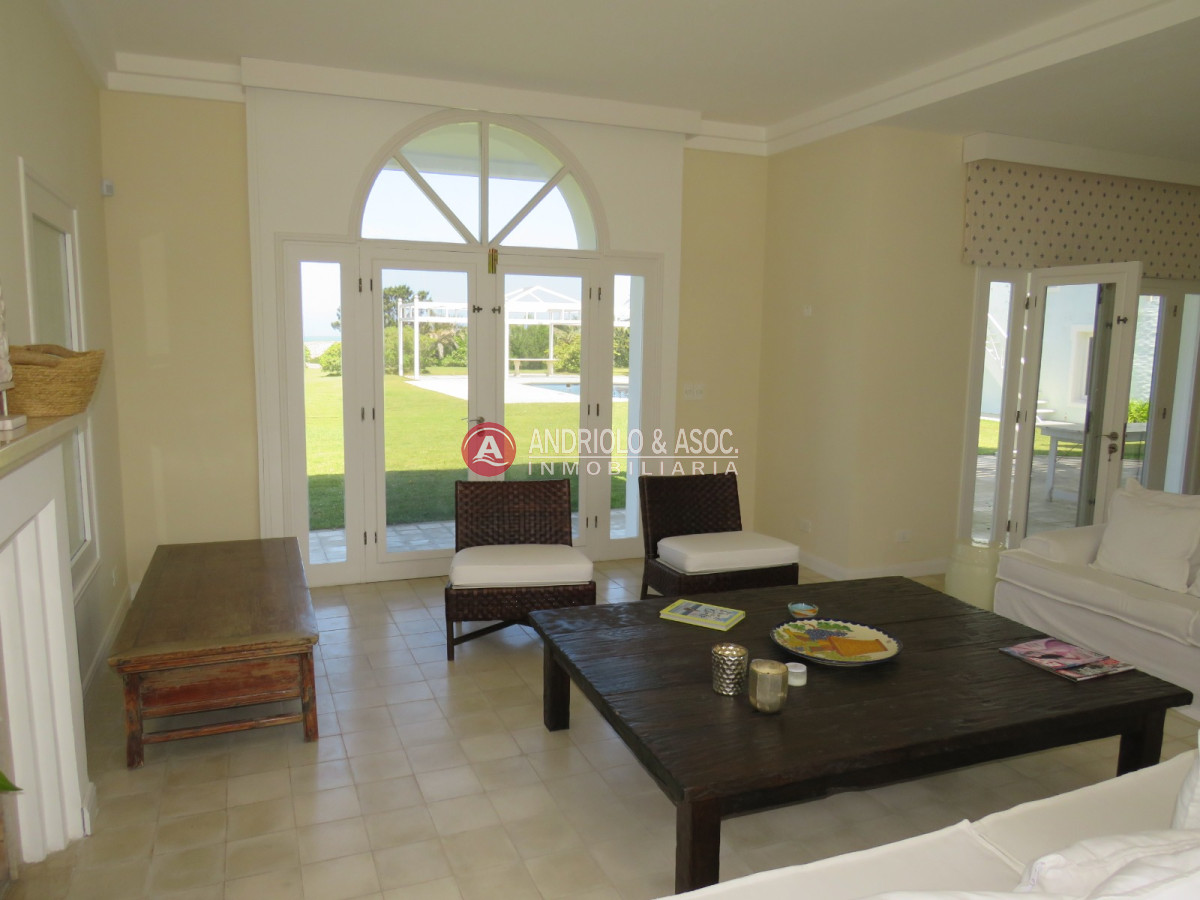 Casa ID.6742 - Hermosa casa a la venta ,amplia,comoda,cerca de todo.
