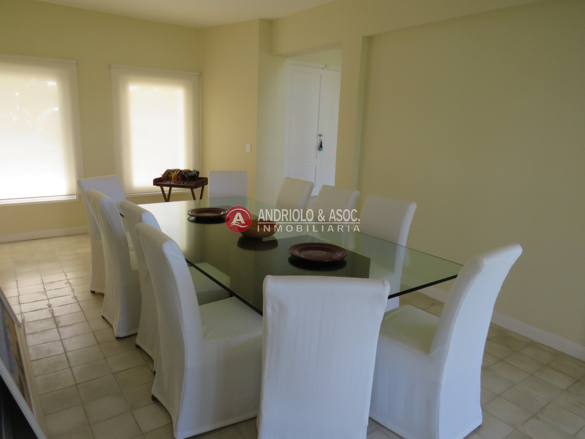Casa ID.6742 - Hermosa casa a la venta ,amplia,comoda,cerca de todo.