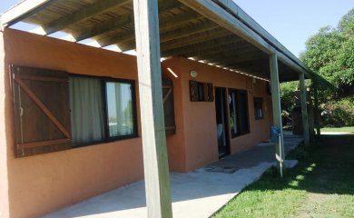 Muy bonita casa Ubicada en Punta Piedras a pasitos del mar.