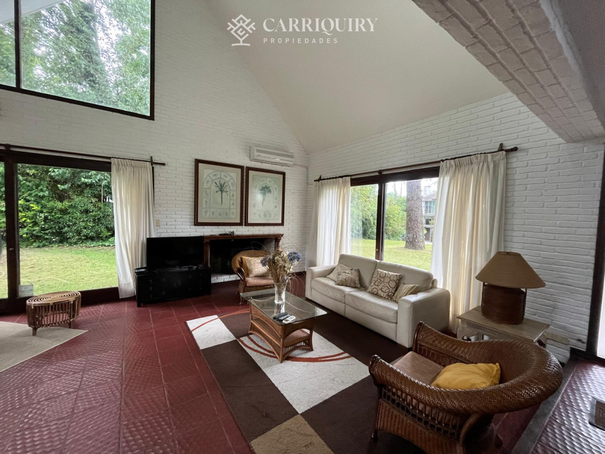 Casa ID.10276/Casa-de-4-Dormitorios--Alquiler-de-Verano--Punta-del-Este--El-Faro- - Espectacular casa en zona privilegiada de Punta del Este