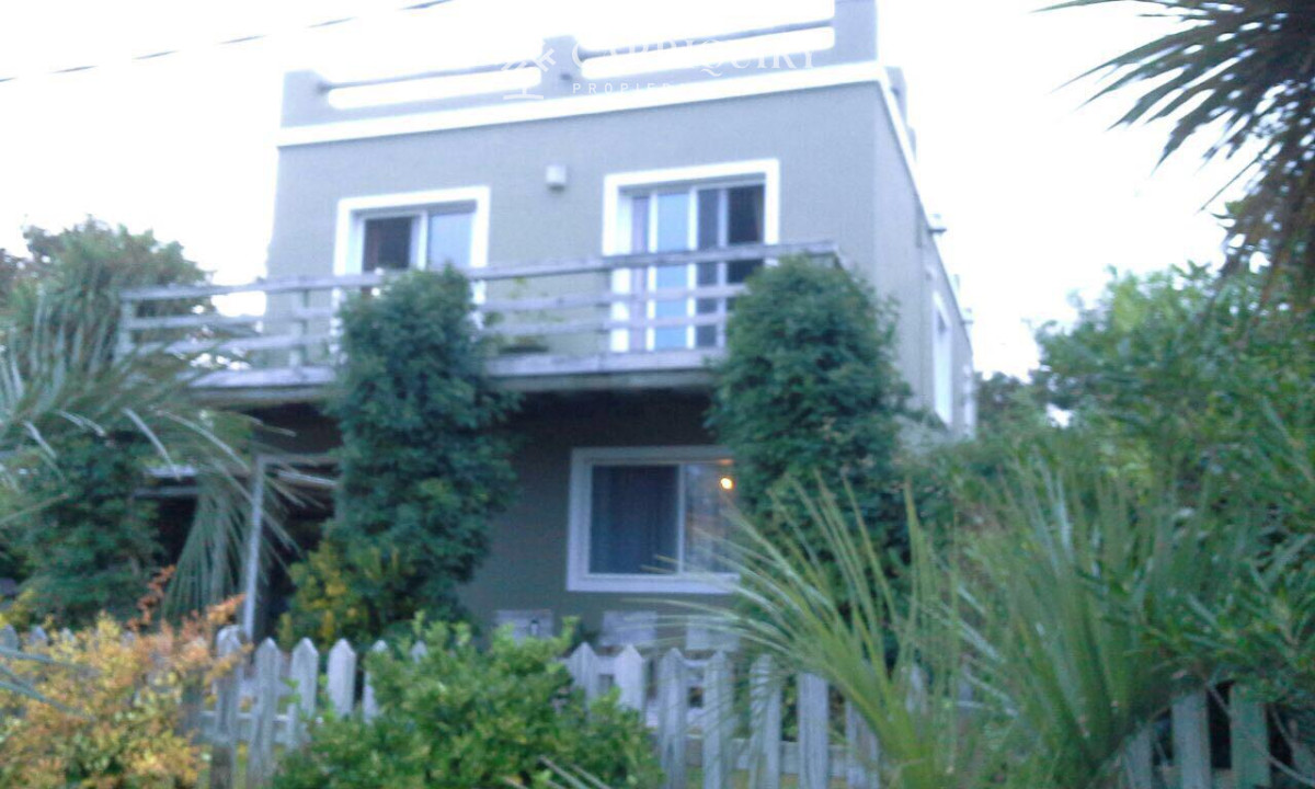 Casa ID.6887/Alquiler-temporal-cómoda-casa-con-lindo-entorno - Casa amplia ideal para estar en familia, a pocos metros del mar