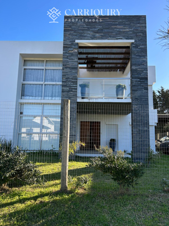 Casa ID.5094/Casa-en-venta-y-alquiler.-4-dormitorios-en-Playa-Brava--Punta-del-Este - Alquiler Temporario Casa 5 dormitorios y dependencia en Rincon del indio, Punta del Este