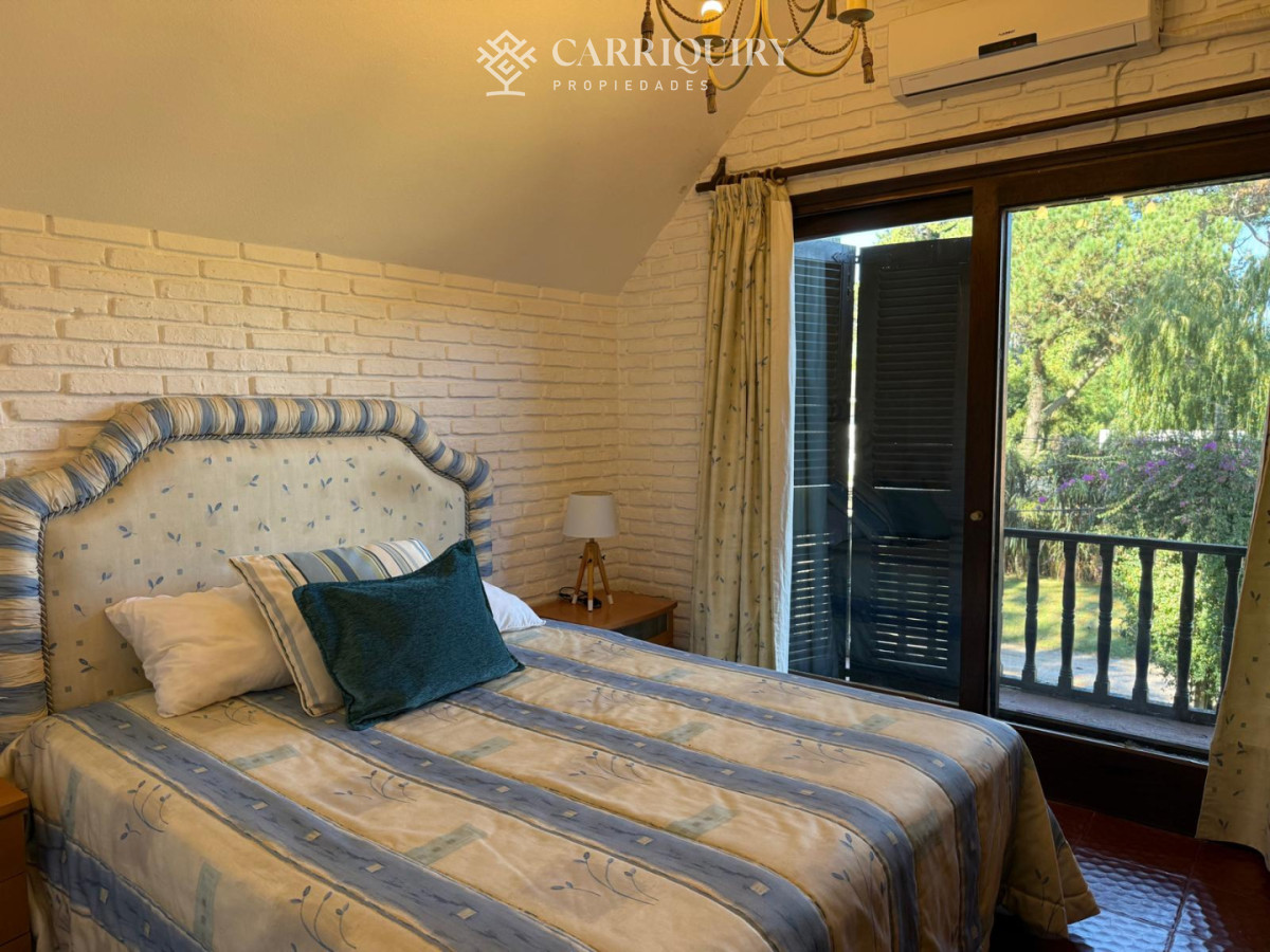 Casa ID.10276/Casa-de-4-Dormitorios--Alquiler-de-Verano--Punta-del-Este--El-Faro- - Espectacular casa en zona privilegiada de Punta del Este