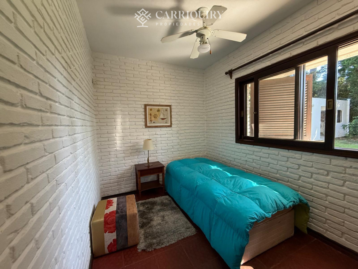Casa ID.10276/Casa-de-4-Dormitorios--Alquiler-de-Verano--Punta-del-Este--El-Faro- - Espectacular casa en zona privilegiada de Punta del Este