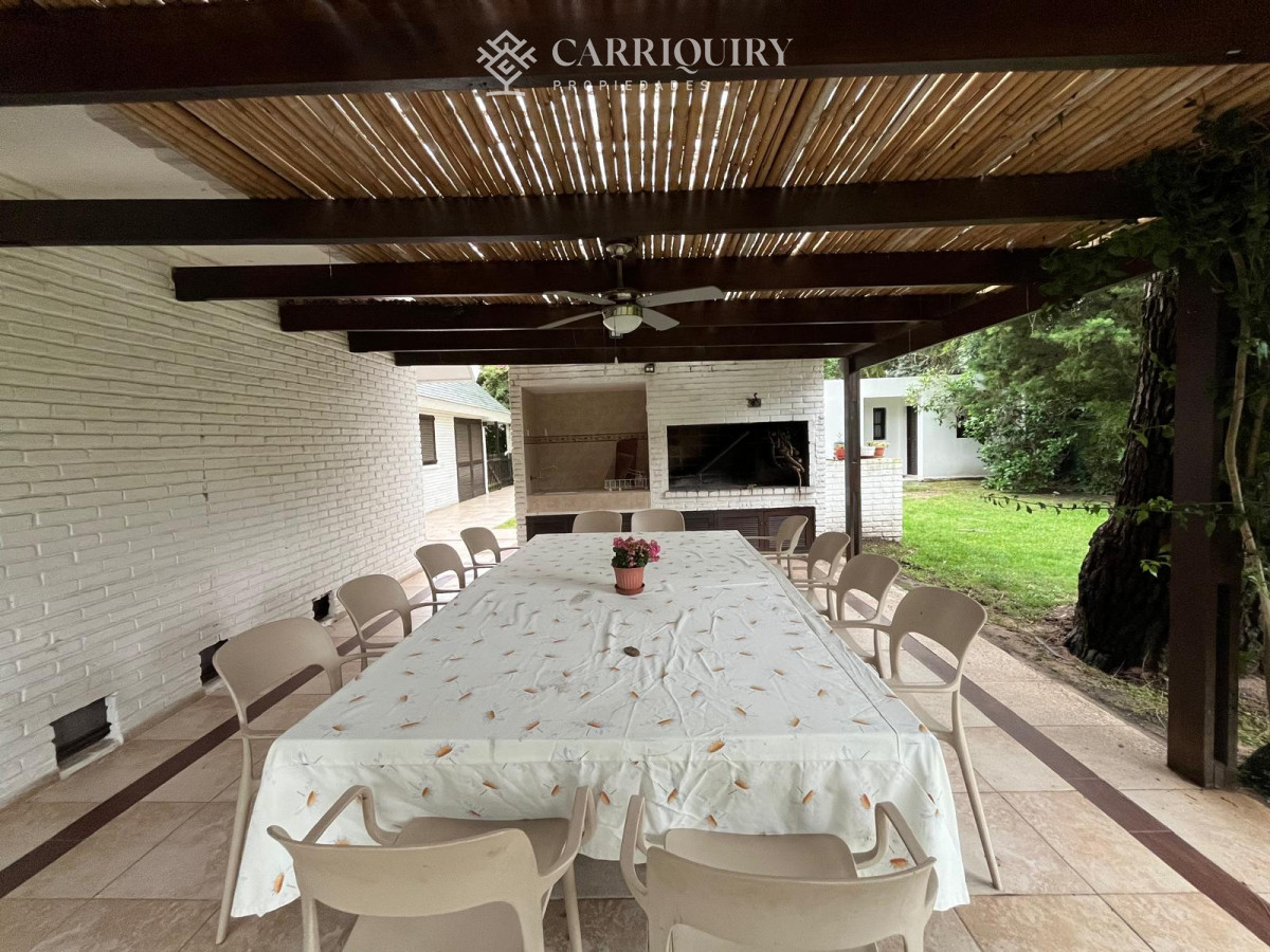Casa ID.10276/Casa-de-4-Dormitorios--Alquiler-de-Verano--Punta-del-Este--El-Faro- - Espectacular casa en zona privilegiada de Punta del Este