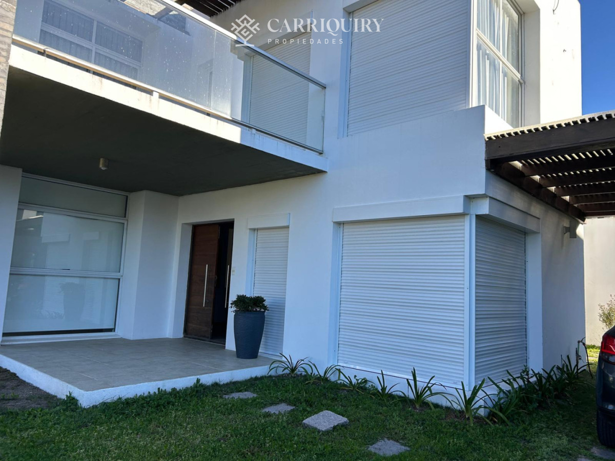 Casa ID.5094/Casa-en-venta-y-alquiler.-4-dormitorios-en-Playa-Brava--Punta-del-Este - Alquiler Temporario Casa 5 dormitorios y dependencia en Rincon del indio, Punta del Este