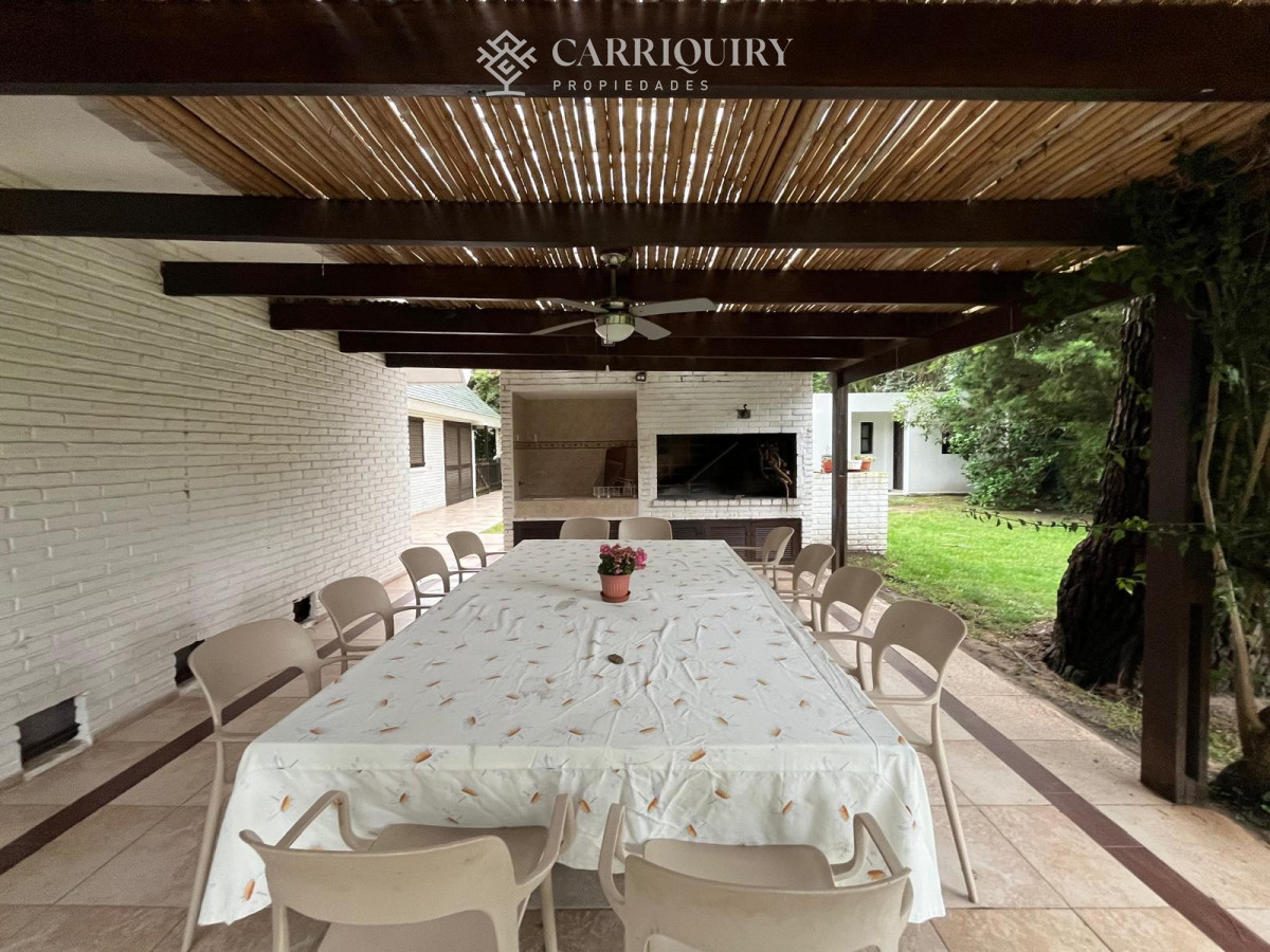Casa ID.10276/Casa-de-4-Dormitorios--Alquiler-de-Verano--Punta-del-Este--El-Faro- - Espectacular casa en zona privilegiada de Punta del Este