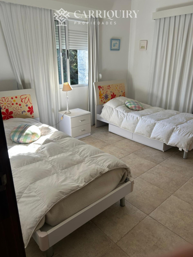 Casa ID.5094/Casa-en-venta-y-alquiler.-4-dormitorios-en-Playa-Brava--Punta-del-Este - Alquiler Temporario Casa 5 dormitorios y dependencia en Rincon del indio, Punta del Este