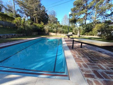 Hermosa casa en excelente ubicación, gran parque con piscina y barbacoa