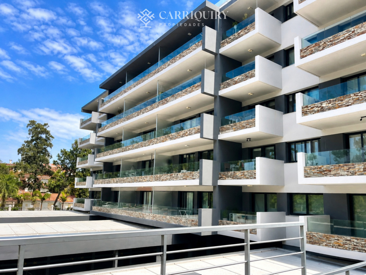 Apartamento ID.9961 - Edificio Tiziano- Viví o invertí en Playa Mansa: 2 dormitorios con excelente ubicación.REF:9256