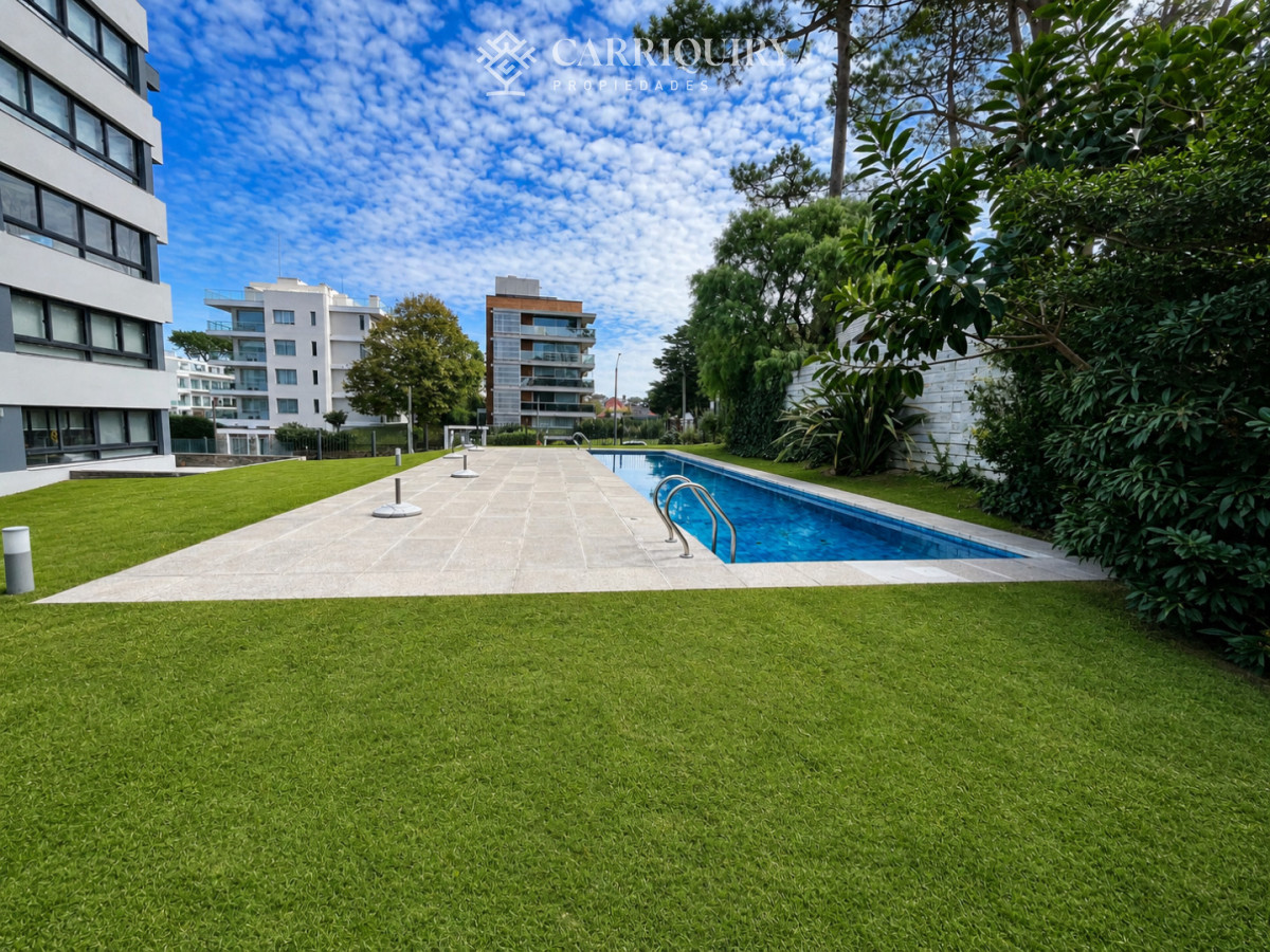 Apartamento ID.9961 - Edificio Tiziano- Viví o invertí en Playa Mansa: 2 dormitorios con excelente ubicación.REF:9256