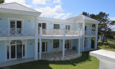 Espectacular casa en primera fila, Punta Piedras