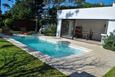 Hermosa casa gran parque con piscina climatizada y parrillero