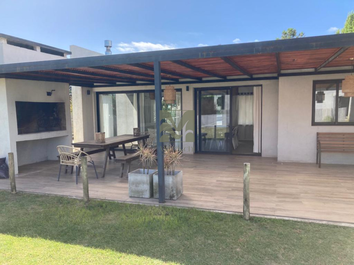 Casa ID.448 - Hermosa casa en barrio privado de Punta del Este .Ref:7017
