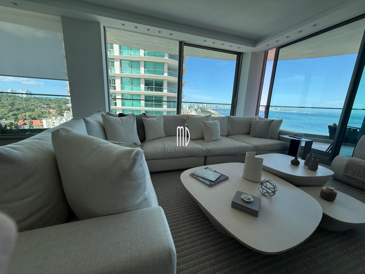 Apartamento ID.9097 - Apartamento de categoría en primera línea sobre Playa Mansa - Punta del Este REF.