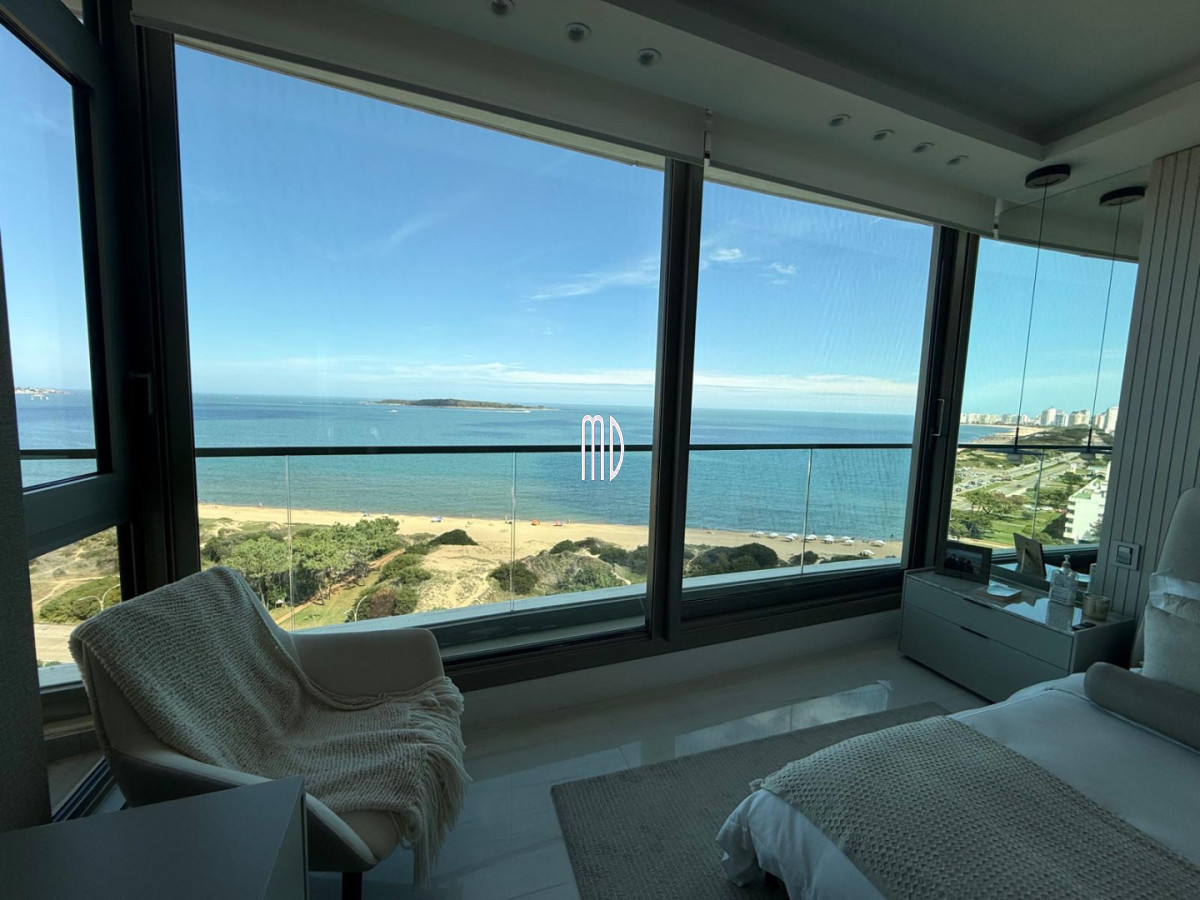 Apartamento ID.9097 - Apartamento de categoría en primera línea sobre Playa Mansa - Punta del Este REF.