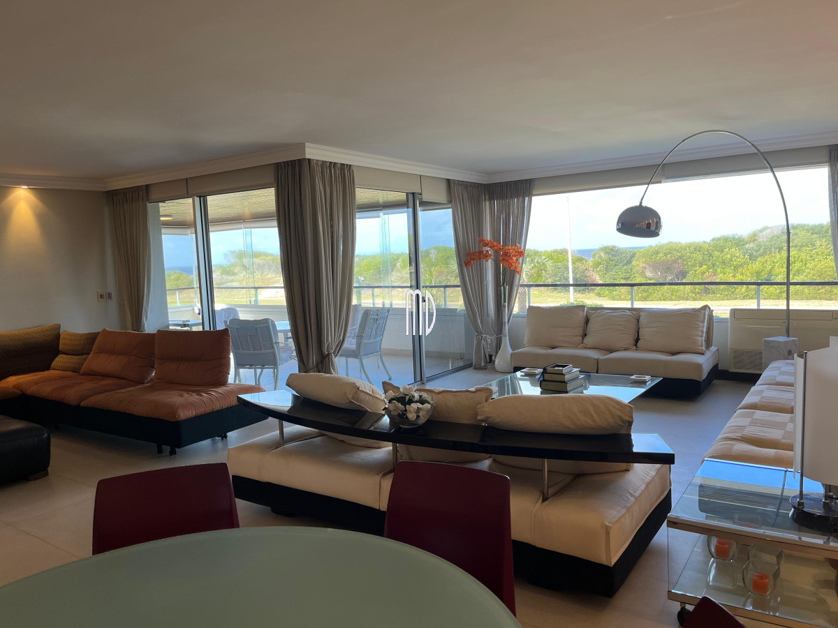 Apartamento ID.8277 - Apartamento frente a la playa Brava. Ref (8277)