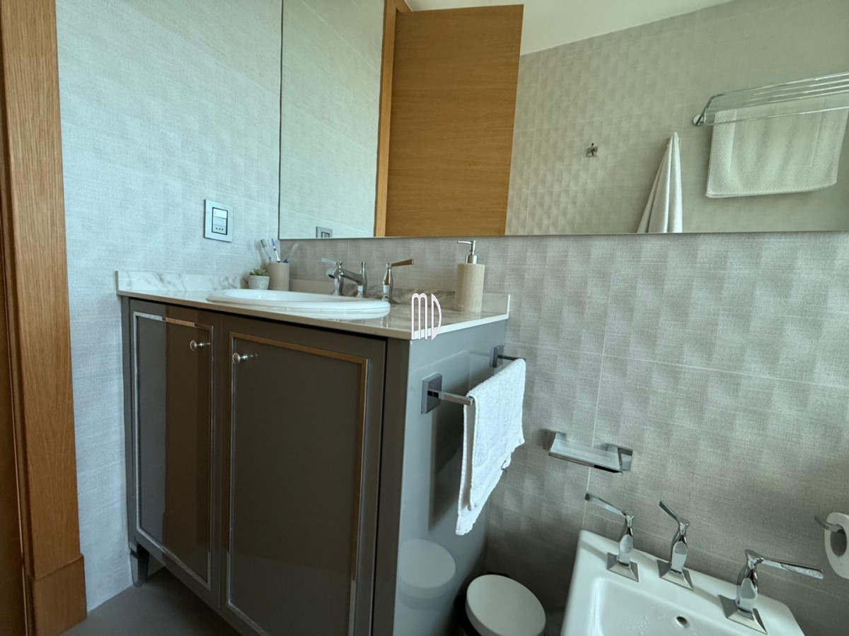 Apartamento ID.9097 - Apartamento de categoría en primera línea sobre Playa Mansa - Punta del Este REF.