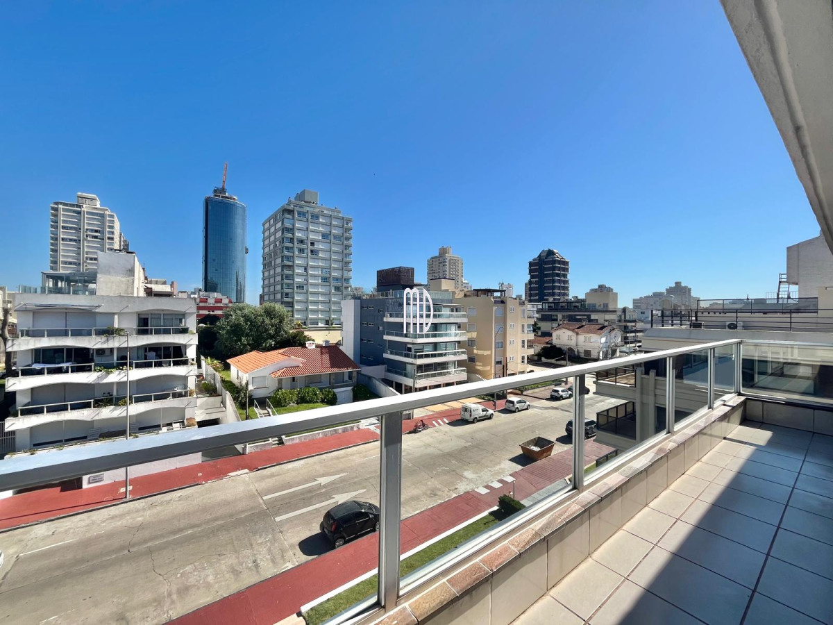 Apartamento ID.6303 - Exclusivo Penthouse en Península con Vista Panorámica al Mar. REF: 6303