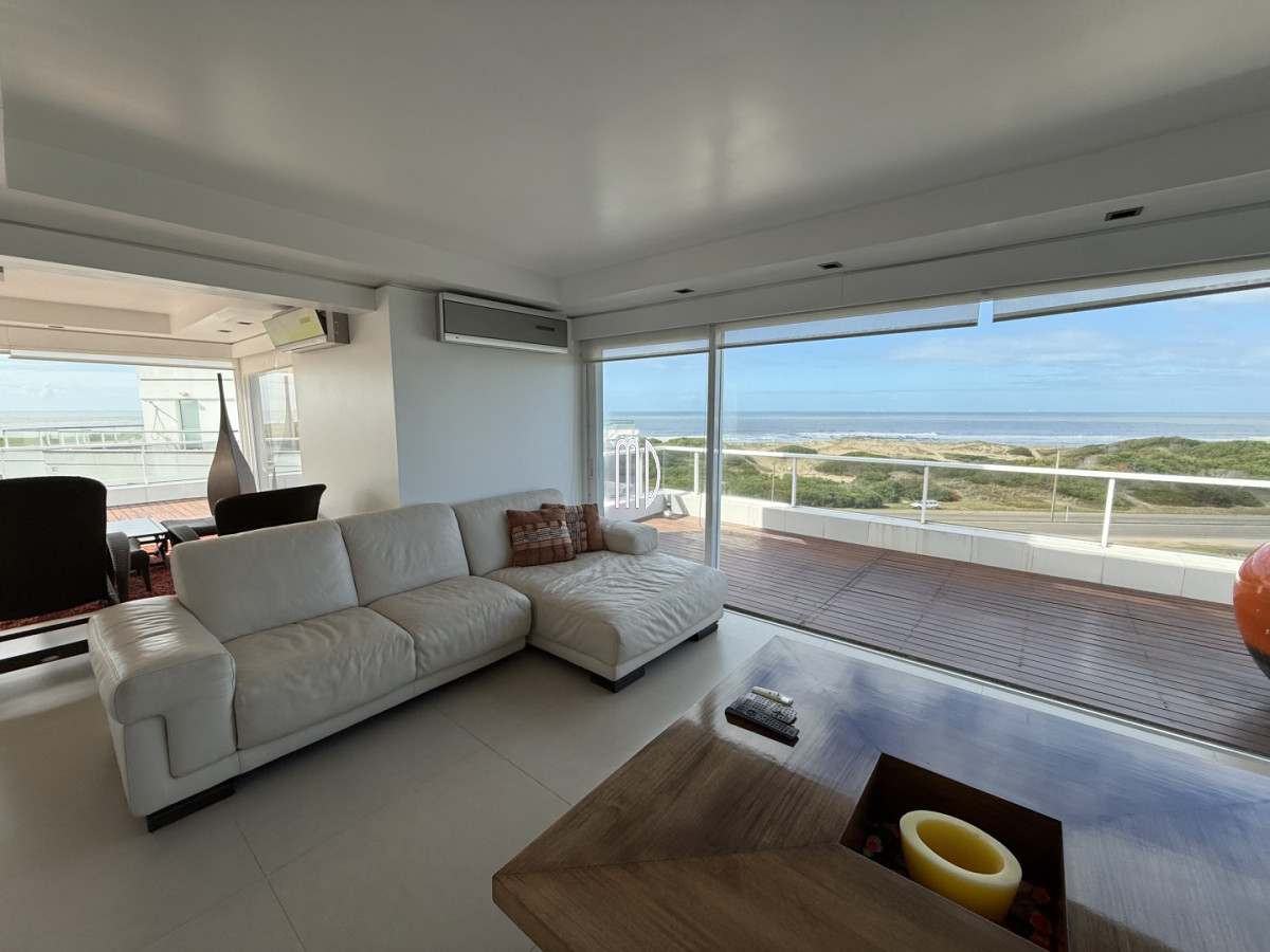 Apartamento ID.9025 - Hermoso Apto Frente Al Mar REF:9025