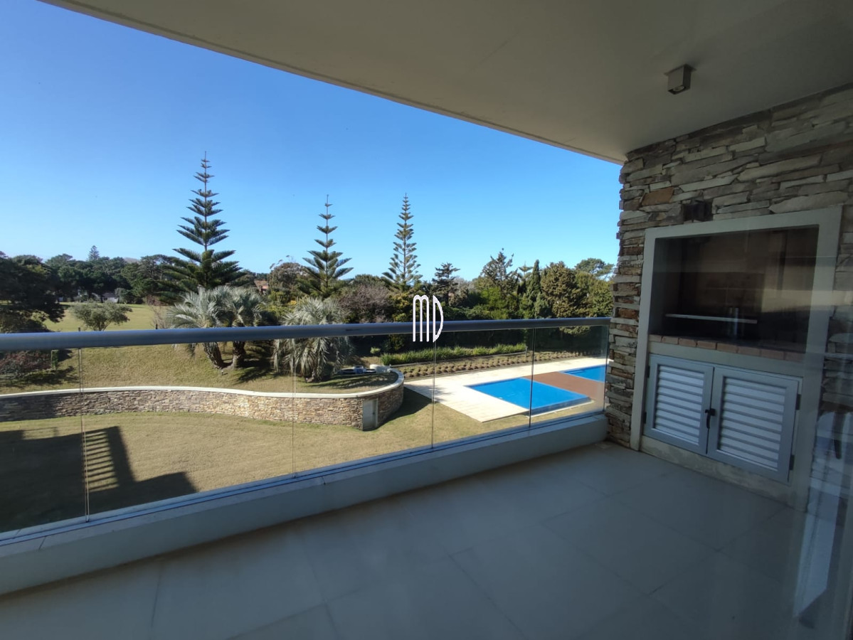 Apartamento ID.6170 - HERMOSO DEPARTAMENTO CON PARRILLERO EXCLUSIVO. REF:6170