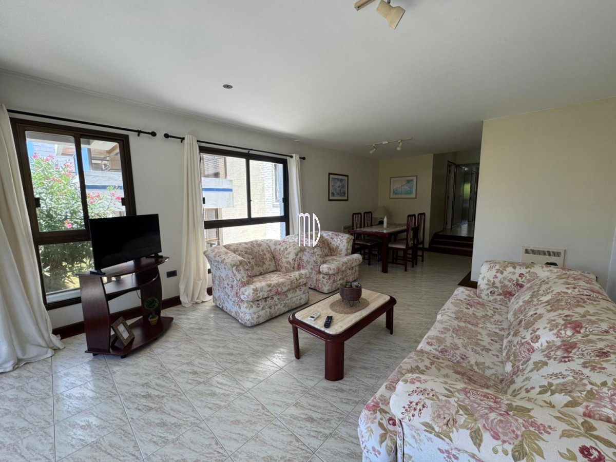 Apartamento ID.8910 - Departamento a 70 metros del mar - 2 dormitorios, 3 baños - Ideal alquiler anual o temporal. REF (8910)