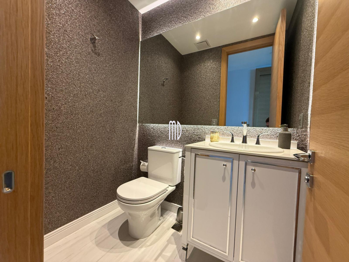 Apartamento ID.9097 - Apartamento de categoría en primera línea sobre Playa Mansa - Punta del Este REF.