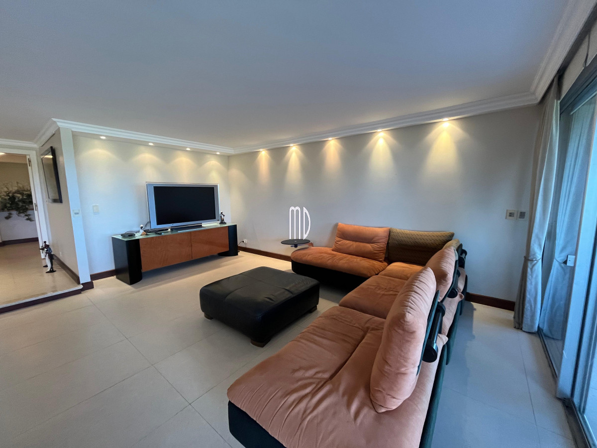 Apartamento ID.8277 - Apartamento frente a la playa Brava. Ref (8277)