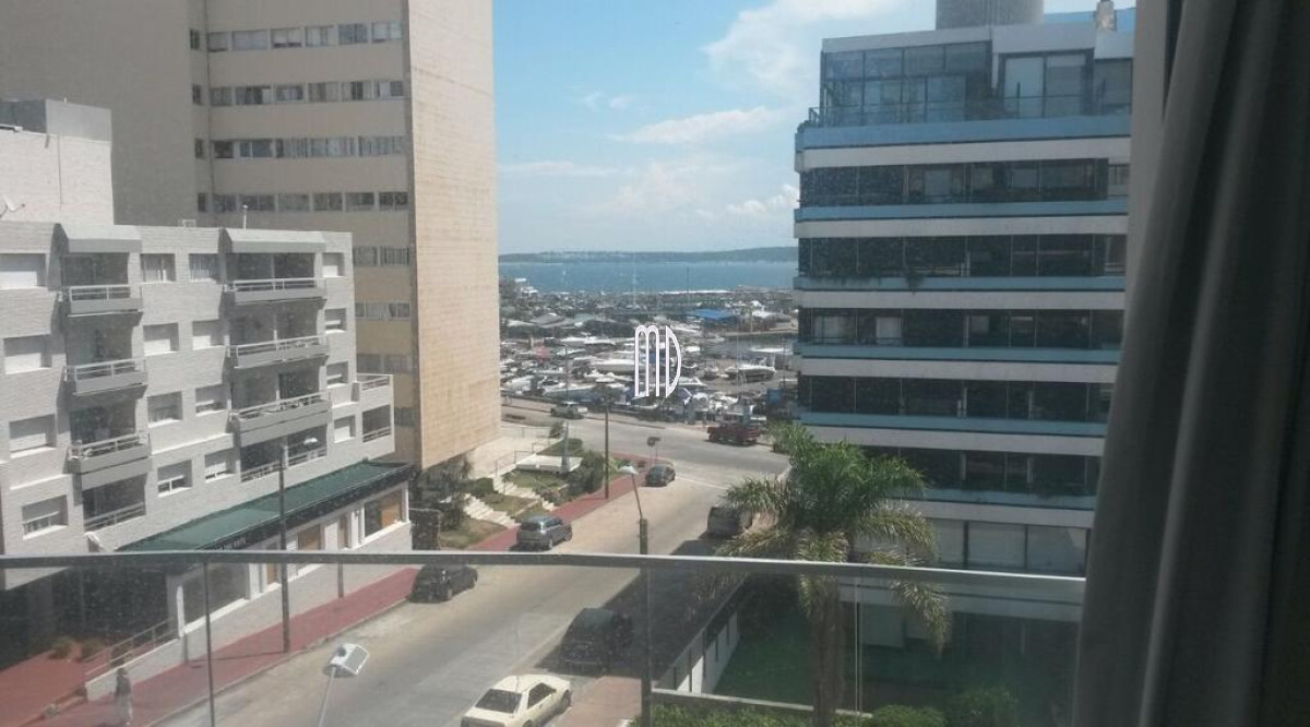 Apartamento ID.5521 - Espectacular departamento en la Península con vista al puerto