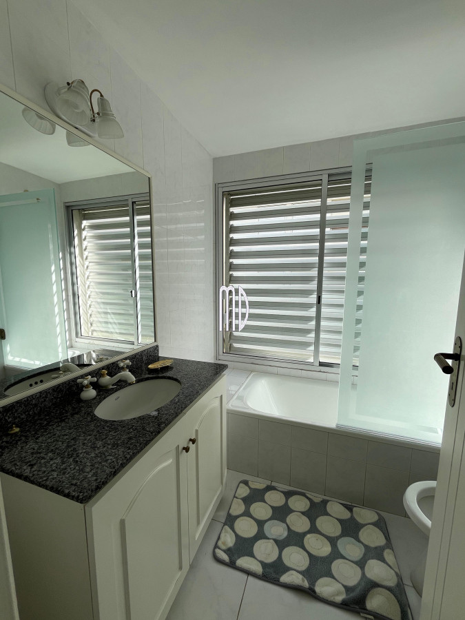 Apartamento ID.8277 - Apartamento frente a la playa Brava. Ref (8277)
