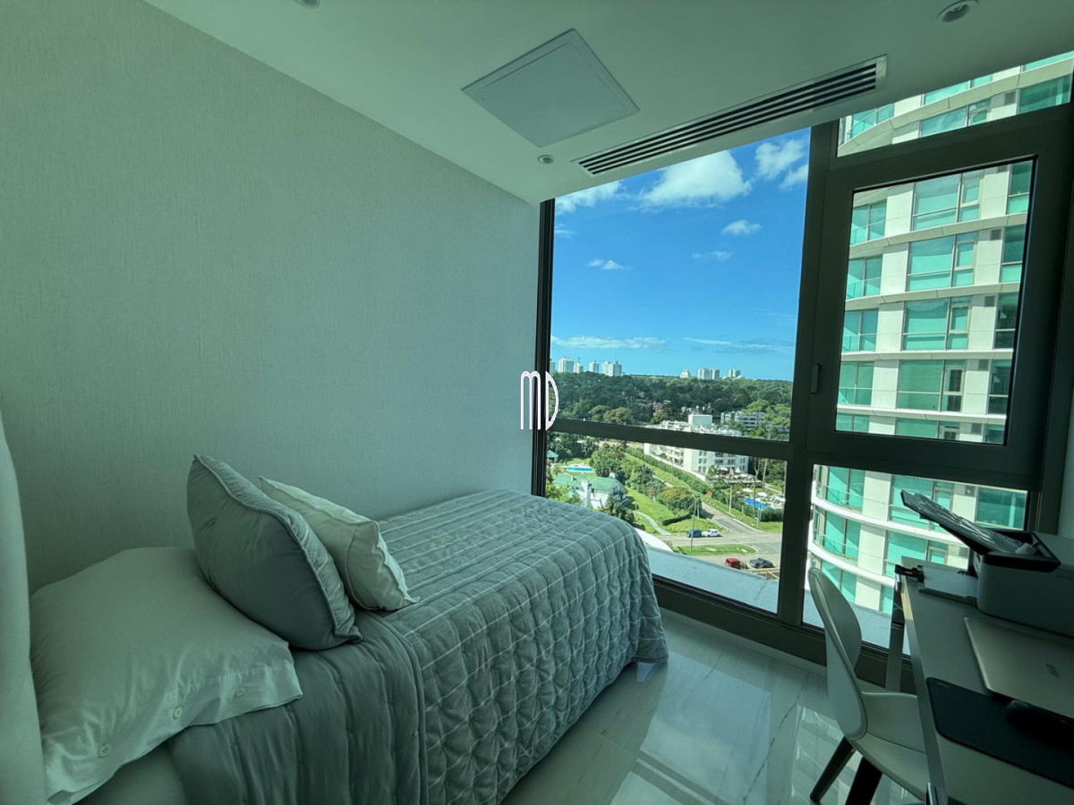 Apartamento ID.9097 - Apartamento de categoría en primera línea sobre Playa Mansa - Punta del Este REF.