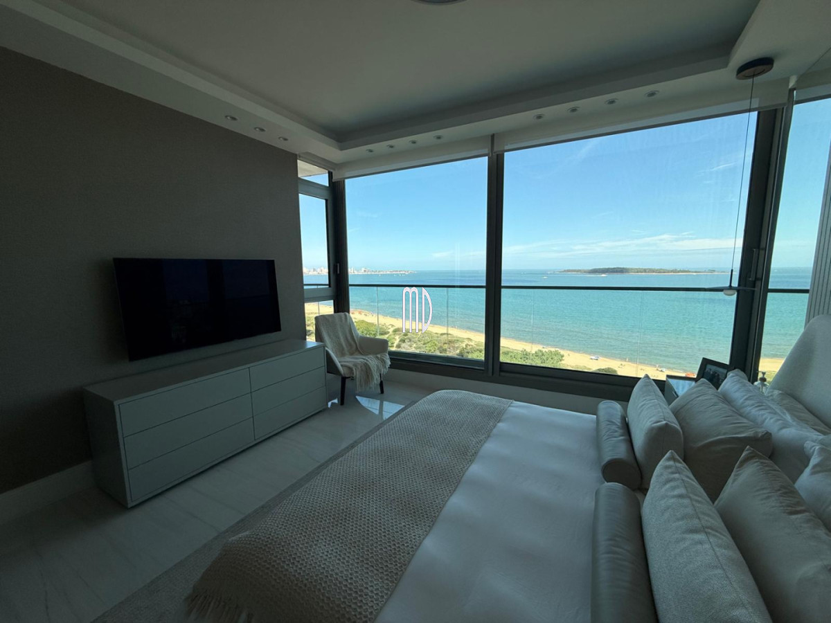 Apartamento ID.9097 - Apartamento de categoría en primera línea sobre Playa Mansa - Punta del Este REF.