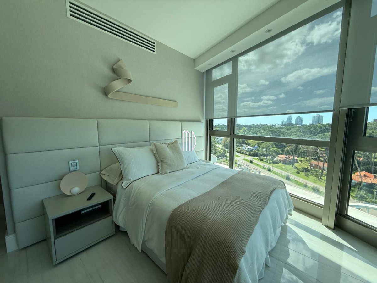 Apartamento ID.9097 - Apartamento de categoría en primera línea sobre Playa Mansa - Punta del Este REF.