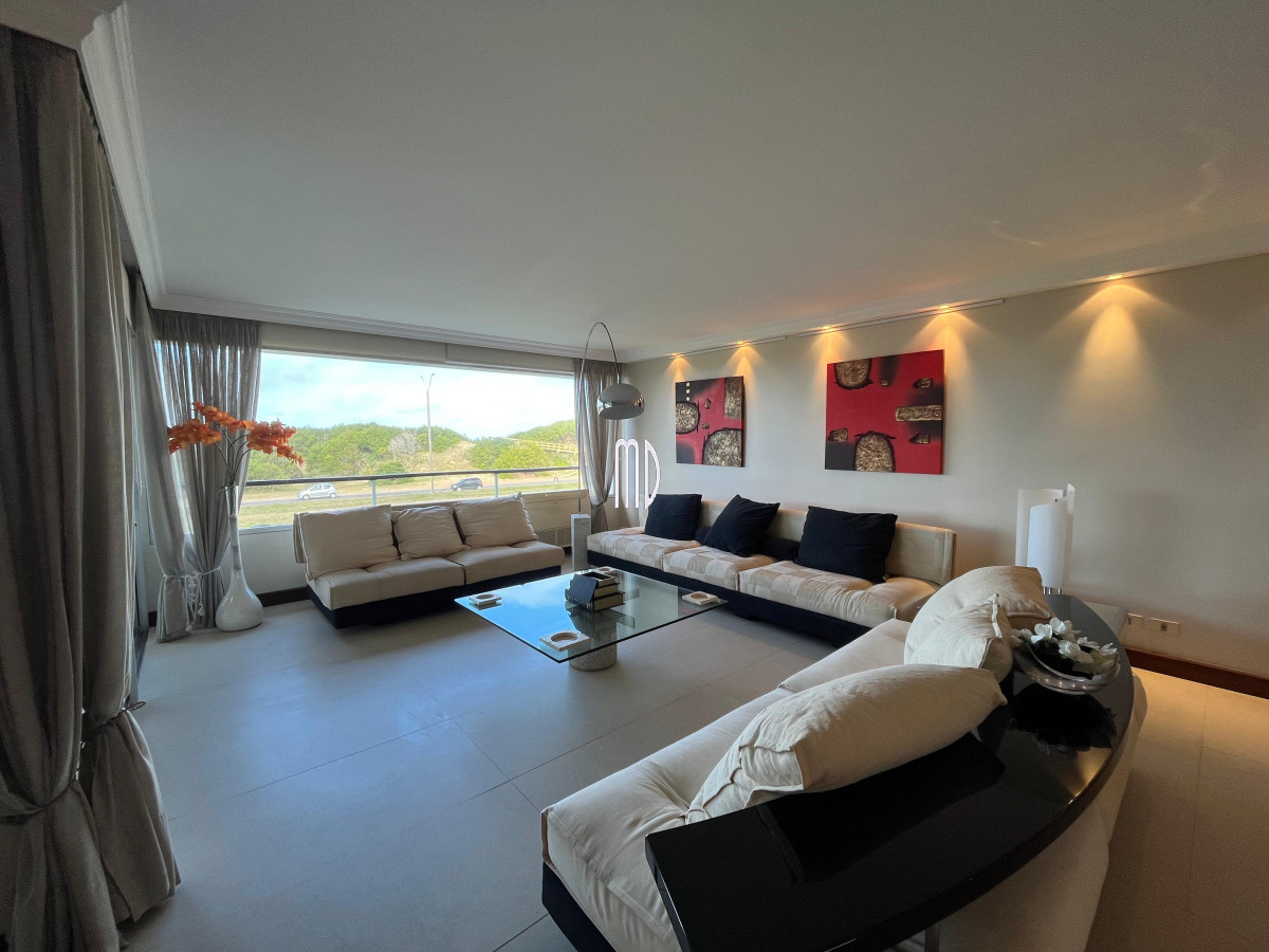Apartamento ID.8277 - Apartamento frente a la playa Brava. Ref (8277)