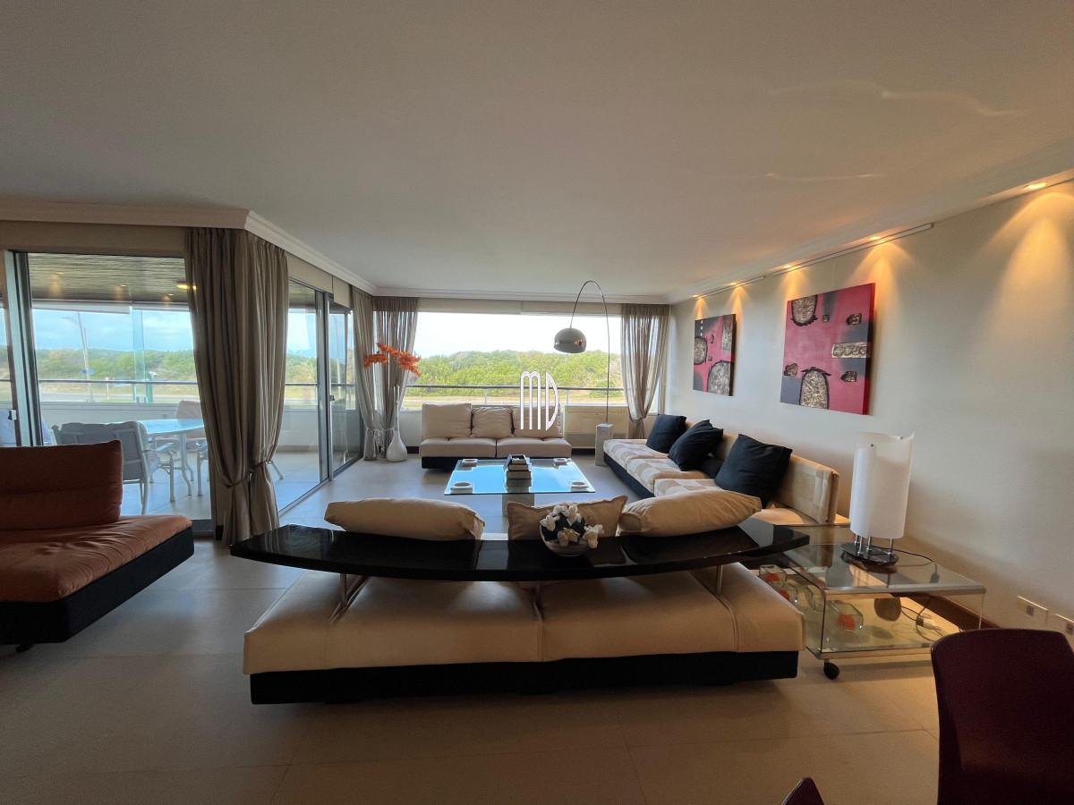 Apartamento ID.8277 - Apartamento frente a la playa Brava. Ref (8277)