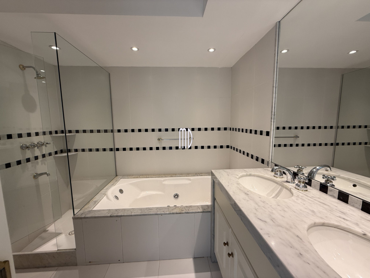 Apartamento ID.9025 - Hermoso Apto Frente Al Mar REF:9025