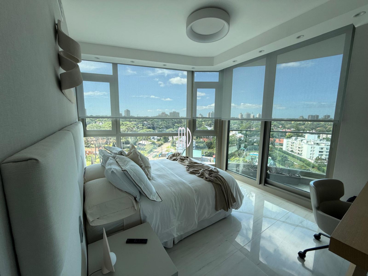 Apartamento ID.9097 - Apartamento de categoría en primera línea sobre Playa Mansa - Punta del Este REF.