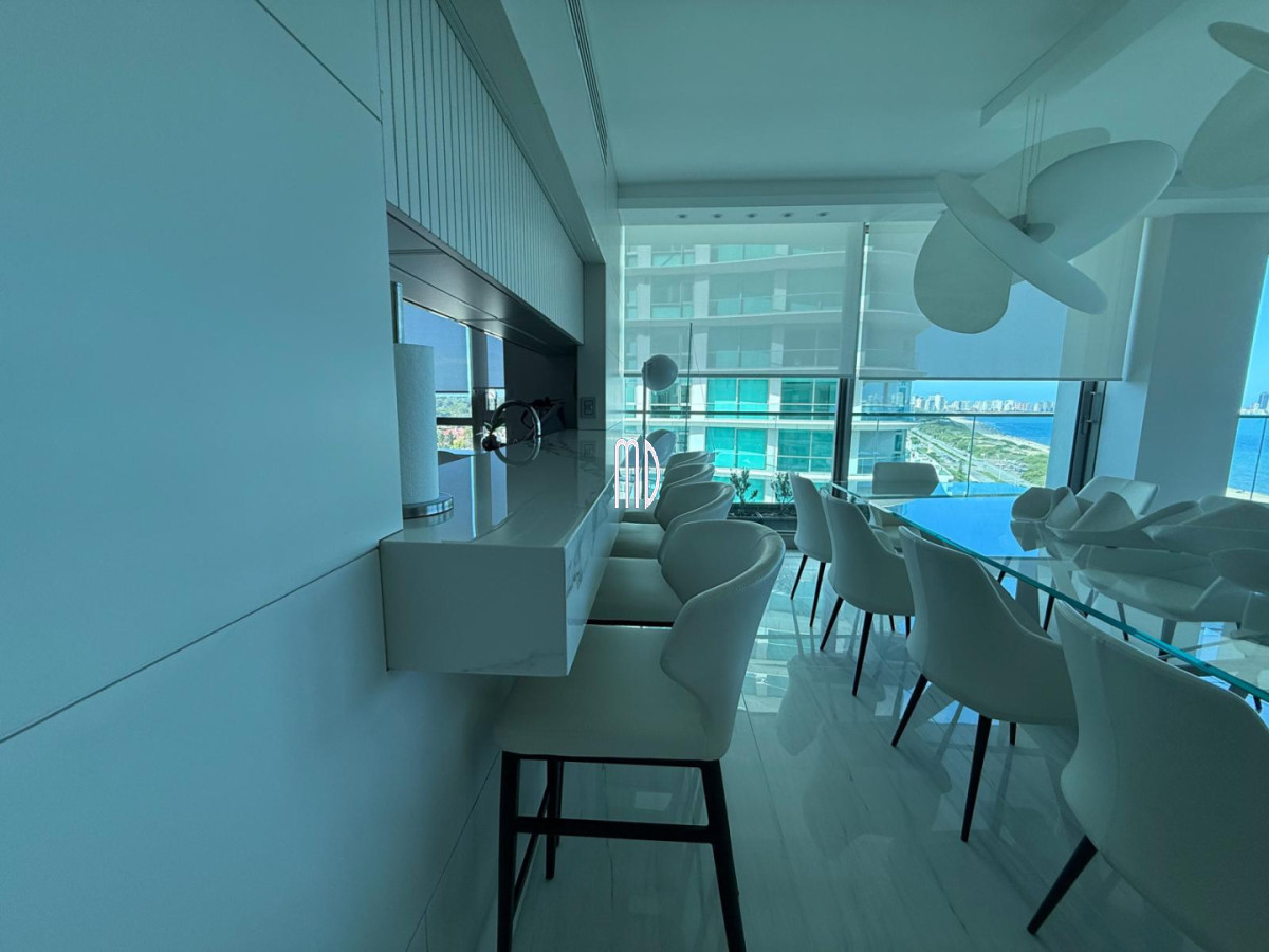 Apartamento ID.9097 - Apartamento de categoría en primera línea sobre Playa Mansa - Punta del Este REF.