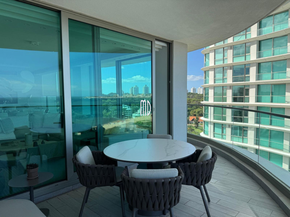 Apartamento ID.9097 - Apartamento de categoría en primera línea sobre Playa Mansa - Punta del Este REF.