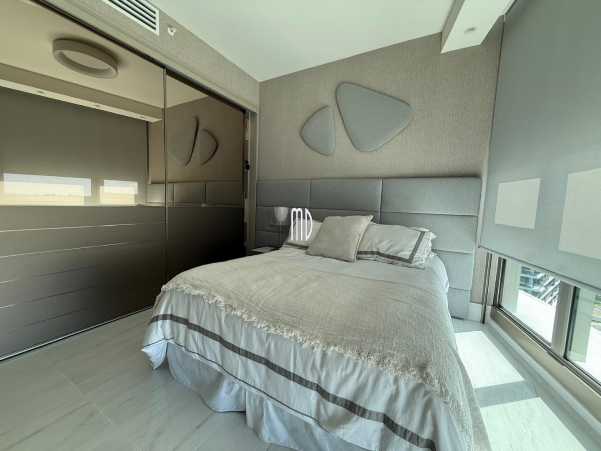 Apartamento ID.9097 - Apartamento de categoría en primera línea sobre Playa Mansa - Punta del Este REF.