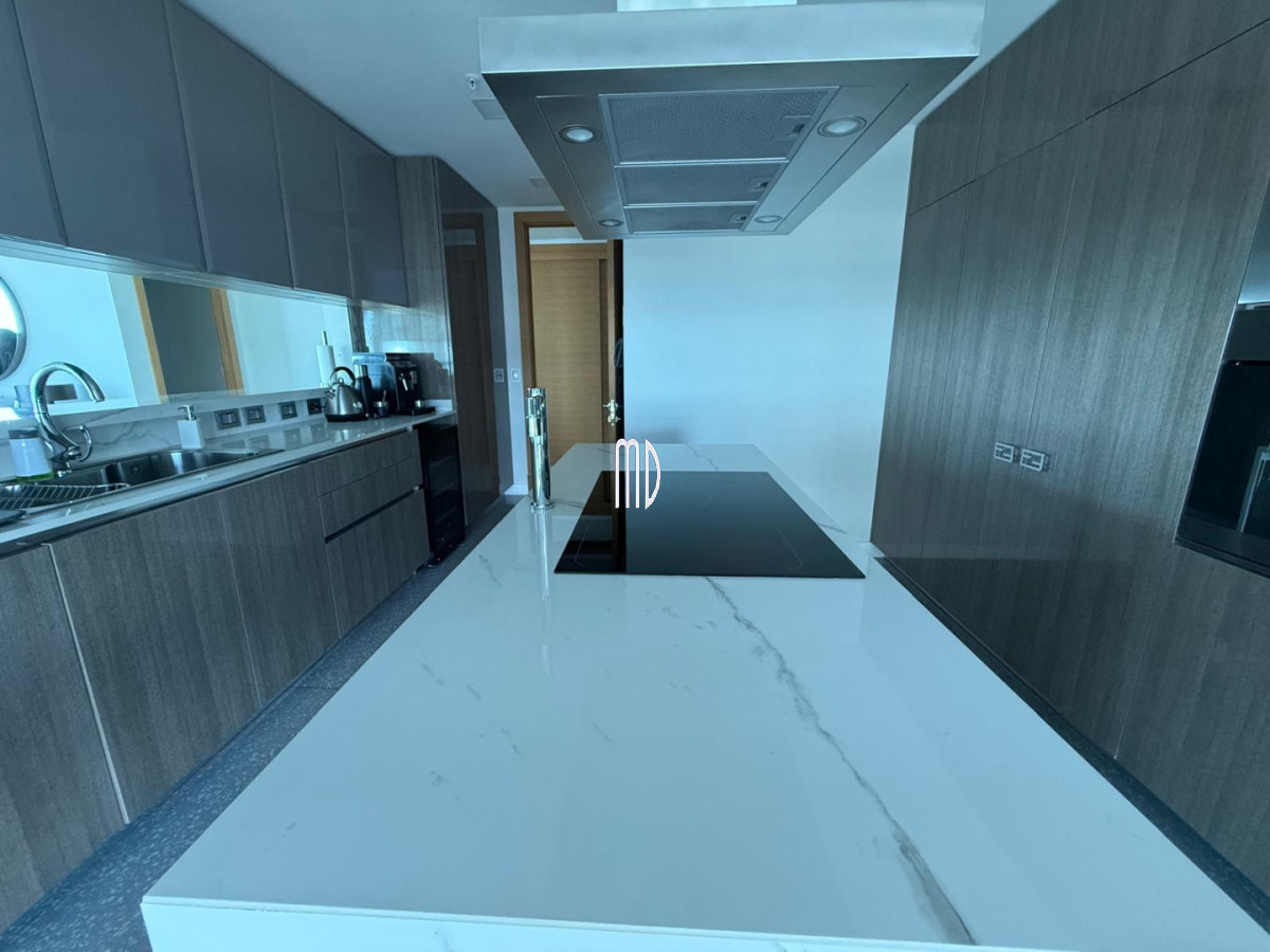 Apartamento ID.9097 - Apartamento de categoría en primera línea sobre Playa Mansa - Punta del Este REF.