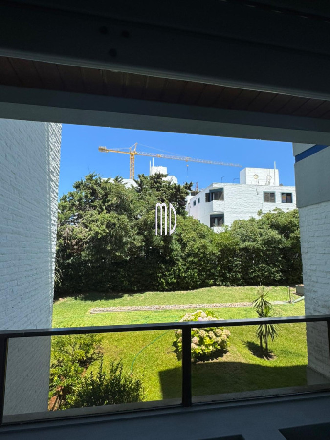 Apartamento ID.8910 - Departamento a 70 metros del mar - 2 dormitorios, 3 baños - Ideal alquiler anual o temporal. REF (8910)