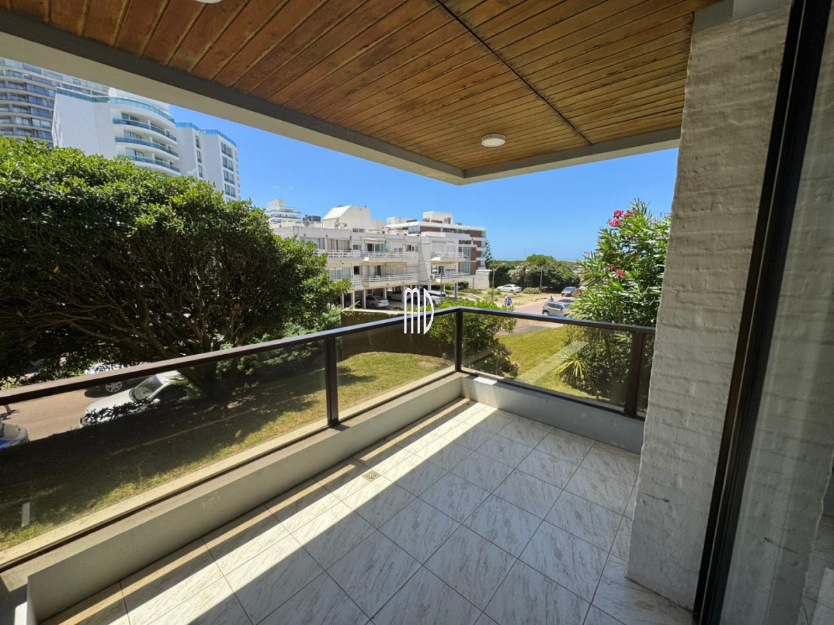 Apartamento ID.8910 - Departamento a 70 metros del mar - 2 dormitorios, 3 baños - Ideal alquiler anual o temporal. REF (8910)