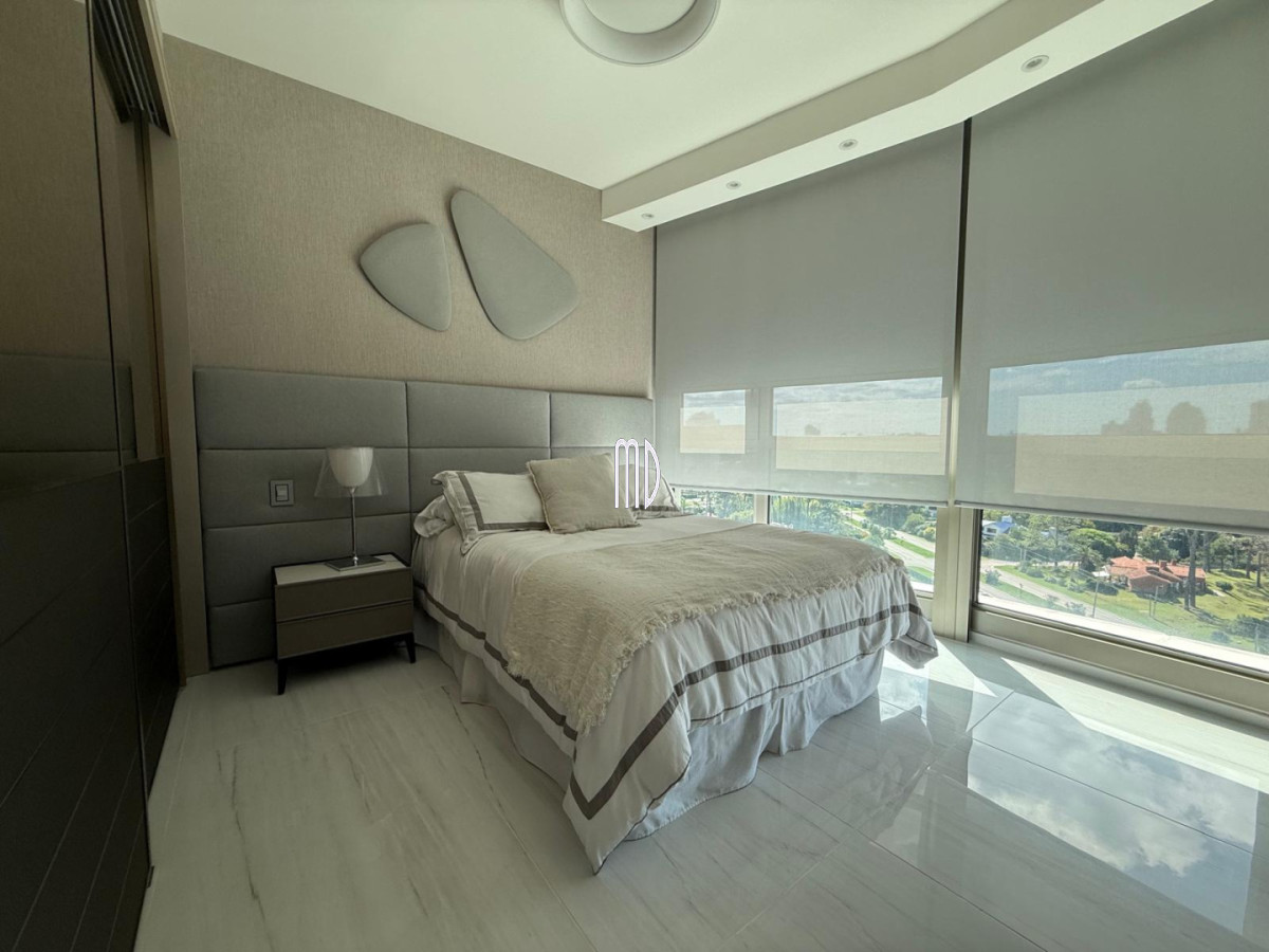 Apartamento ID.9097 - Apartamento de categoría en primera línea sobre Playa Mansa - Punta del Este REF.