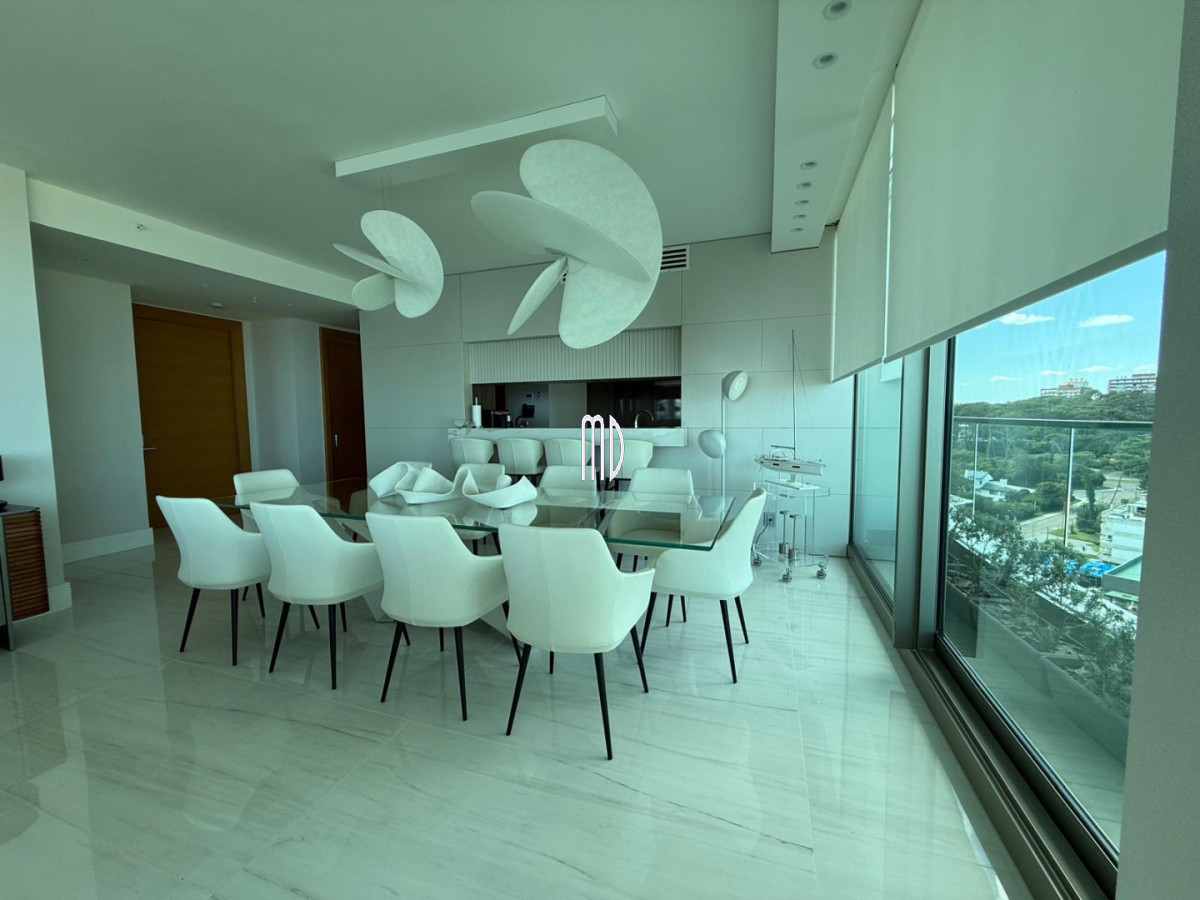 Apartamento ID.9097 - Apartamento de categoría en primera línea sobre Playa Mansa - Punta del Este REF.