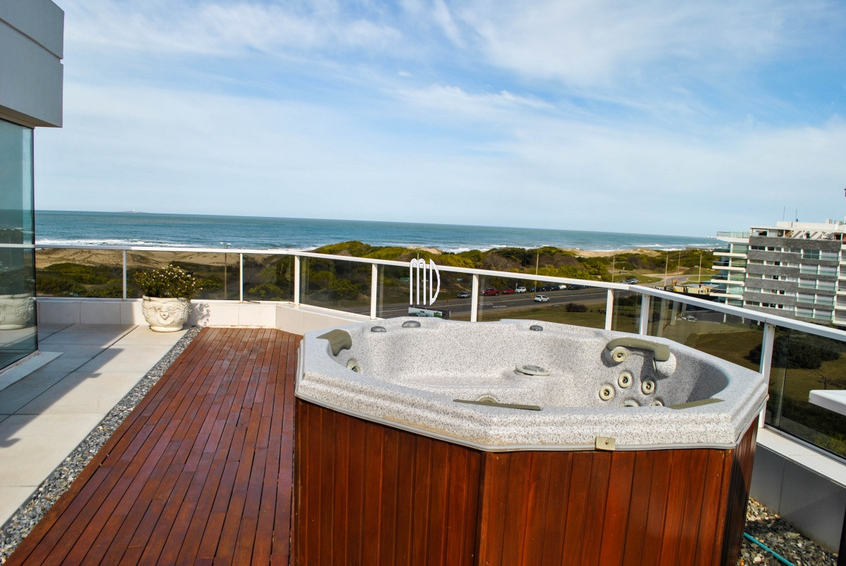 Apartamento ID.7061 - Espectacular penthouse en la brava primera linea 6 dormitorios. REF:7061