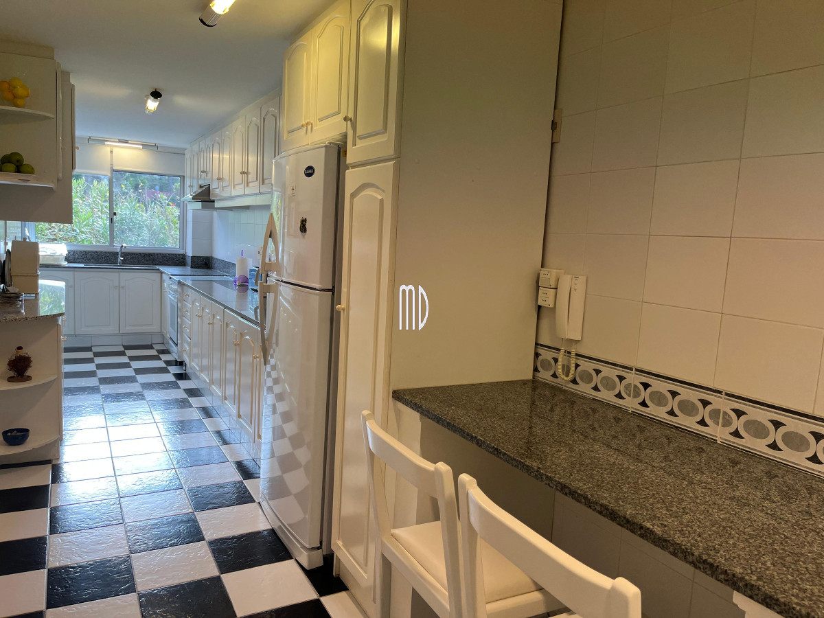Apartamento ID.8277 - Apartamento frente a la playa Brava. Ref (8277)