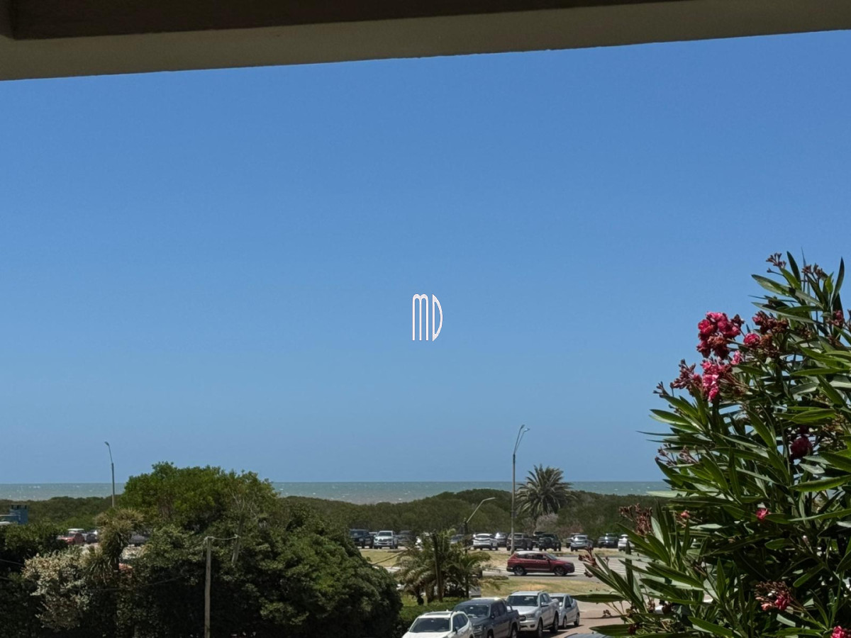 Apartamento ID.8910 - Departamento a 70 metros del mar - 2 dormitorios, 3 baños - Ideal alquiler anual o temporal. REF (8910)